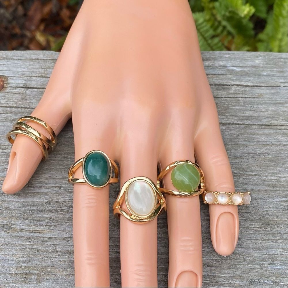 NWT New Urban Outfitters UO Gold/Green/White Five Stackable Ring Set. Size 6.